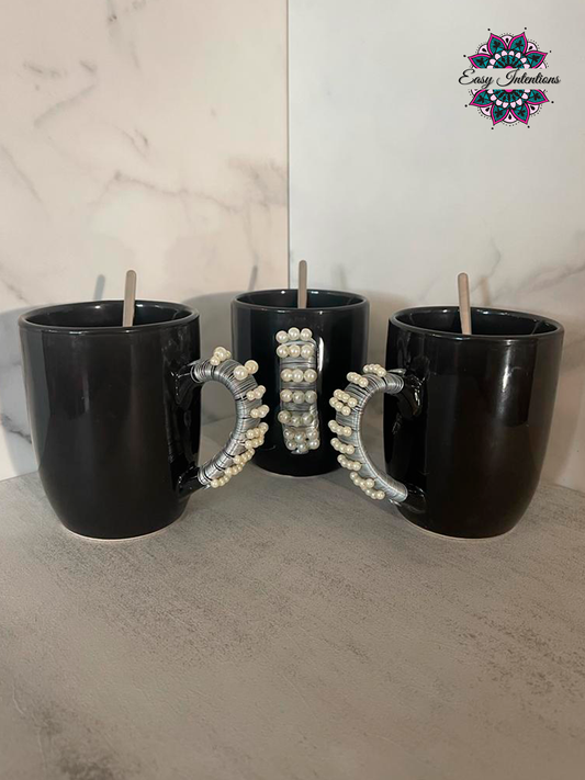 BLACK MUGS - WHITE HANDLE